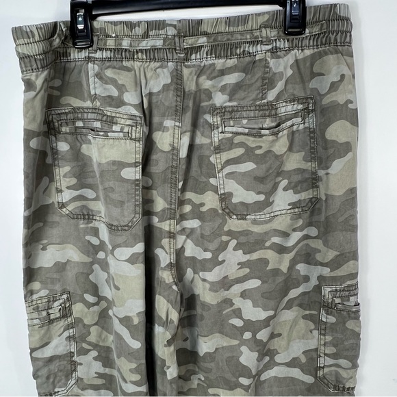 American Eagle Camo High Waist Drawstring Jogger PantsAmerican Eagle Size XL - Picture 7 of 8